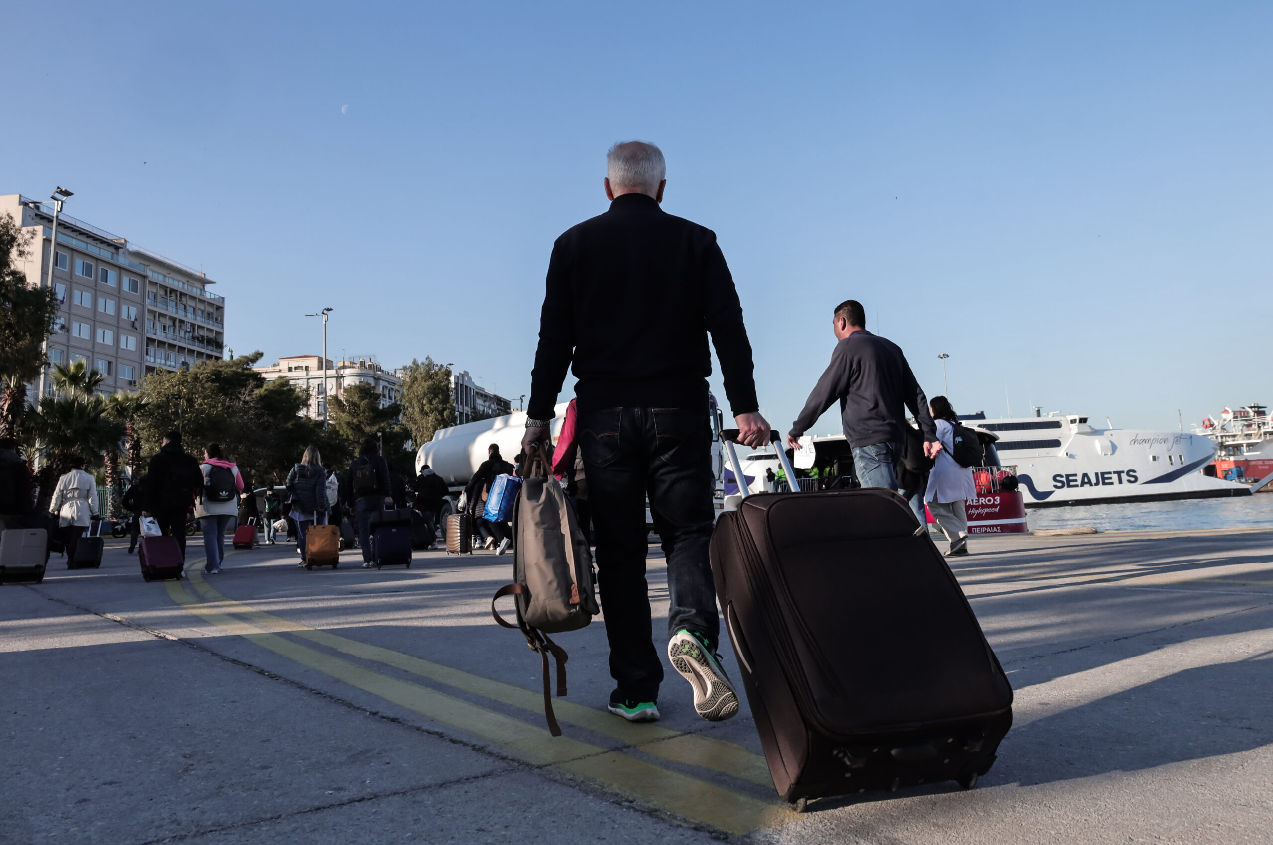 ΕΞΟΔΟΣ ΤΩΝ ΕΚΔΡΟΜΕΩΝ ΤΟΥ ΠΑΣΧΑ ΑΠΟ ΤΟ ΛΙΜΑΝΙ ΤΟΥ ΠΕΙΡΑΙΑ(ΚΩΣΤΑΣ ΤΖΟΥΜΑΣ/EUROKINISSI)