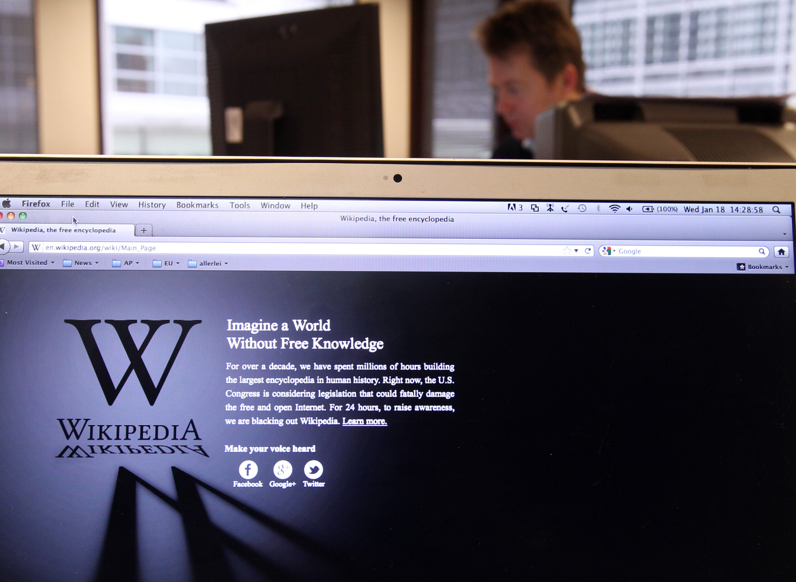 Η Ρωσία επέβαλε πρόστιμο 10.000 δολάρια στη «Wikipedia» για «εξτρεμιστικό» περιεχόμενο