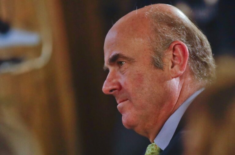 Λουίς ντε Γκίντος: Η ευρωζώνη έχει αποφύγει την ύφεση, αντιστέκεται ο δομικός πληθωρισμός