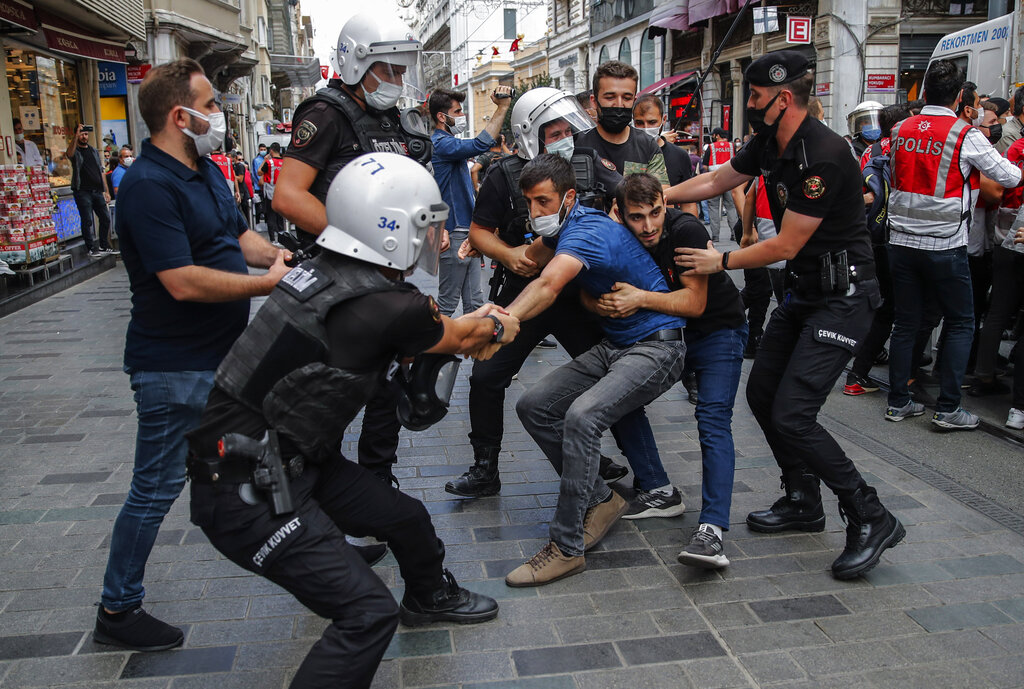 Η ευρωομάδα του ΣΥΡΙΖΑ ζητάει διάβημα της Κομισιόν για «μαζικές συλλήψεις στην Τουρκία»