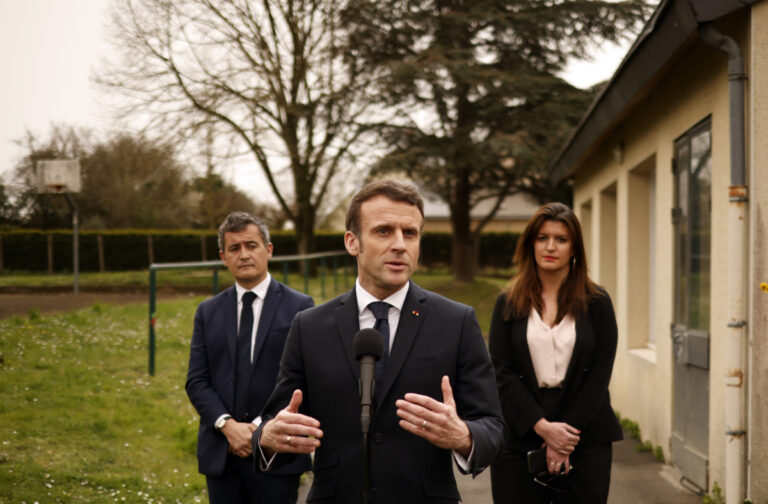 Γαλλία: Σάλος με την υφυπουργό που φωτογραφήθηκε στο Playboy εν μέσω κοινωνικής αναταραχής