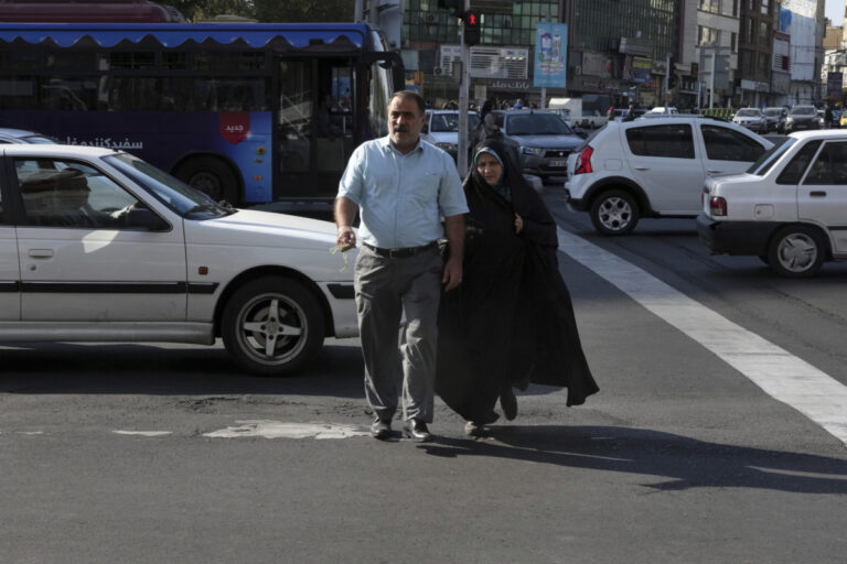 Ιράν – Επικεφαλής δικαστικού σώματος: Οι γυναίκες που κυκλοφορούν χωρίς χιτζάμπ «θα διώκονται δίχως έλεος»