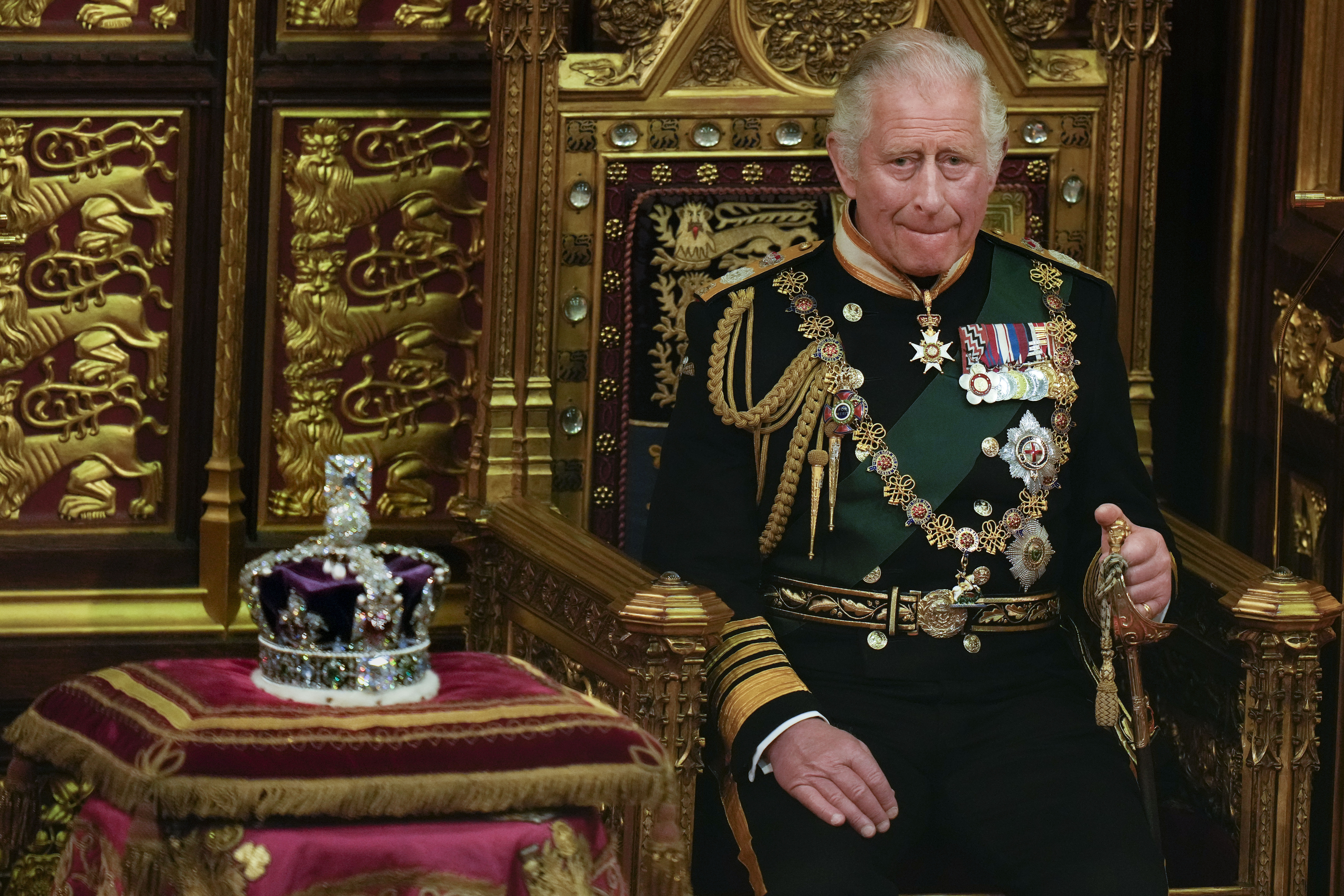 Βασιλιάς Κάρολος: Τα «Πετράδια του Στέμματος» – Η νέα παράσταση για τη μεγαλεπήβολη Στέψη του