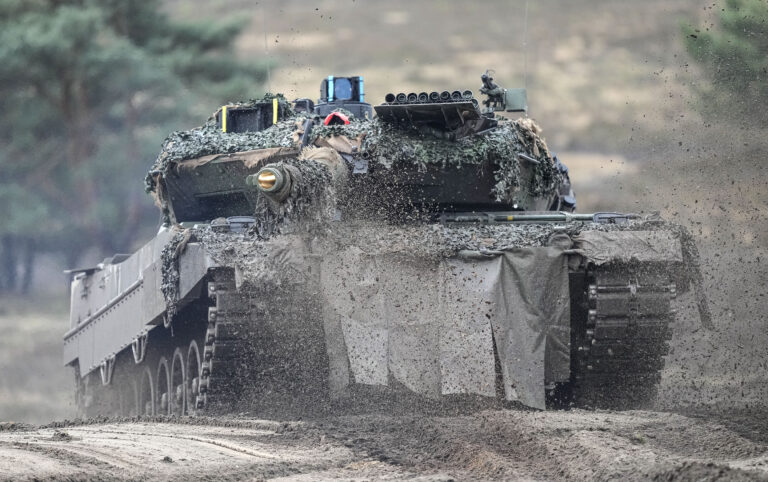 Ισπανία: Έξι άρματα μάχης Leopard βρίσκονται καθ’ οδόν προς την Ουκρανία