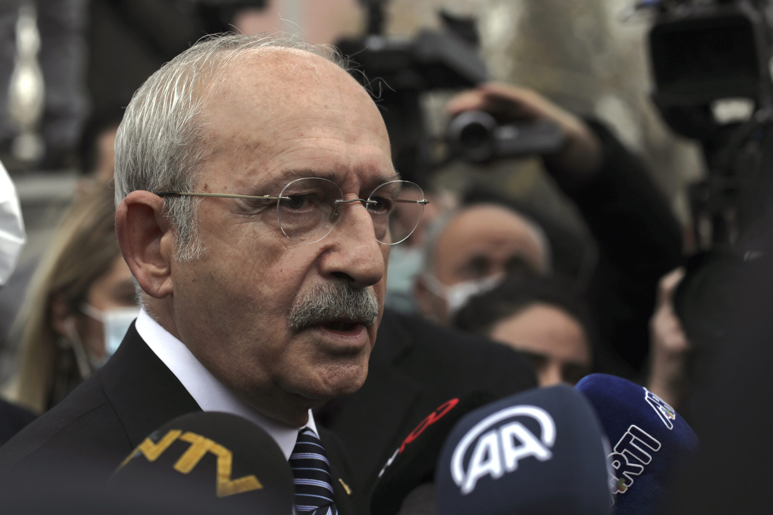 Ο Κεμάλ Κιλιτσντάρογλου κατηγορεί τον Ερντογάν ότι συνδέει τους Κούρδους με την τρομοκρατία