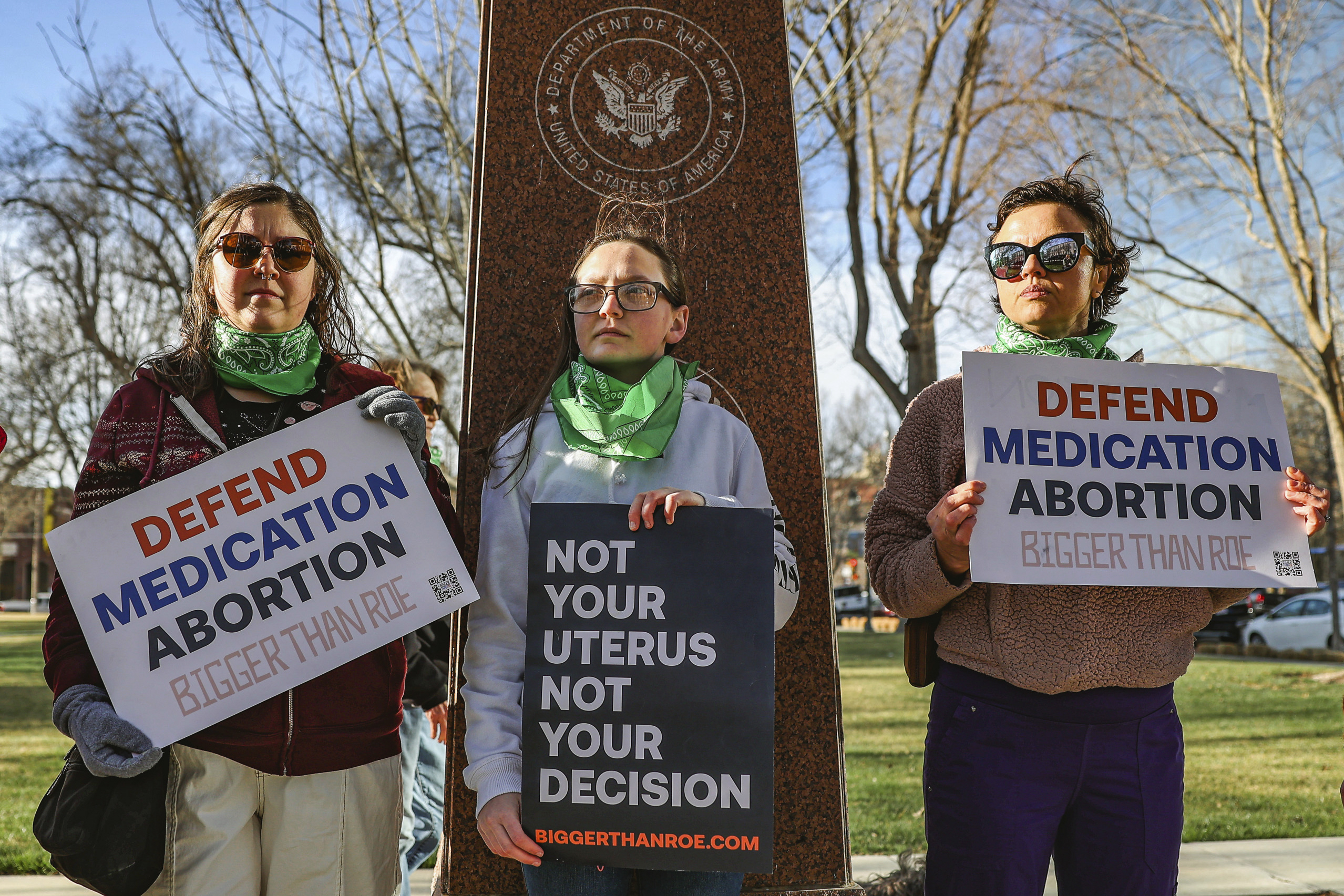 ΗΠΑ: Στο Ανώτατο Δικαστήριο η κυβέρνηση για να διαφυλάξει την πρόσβαση στη φαρμακευτική άμβλωση