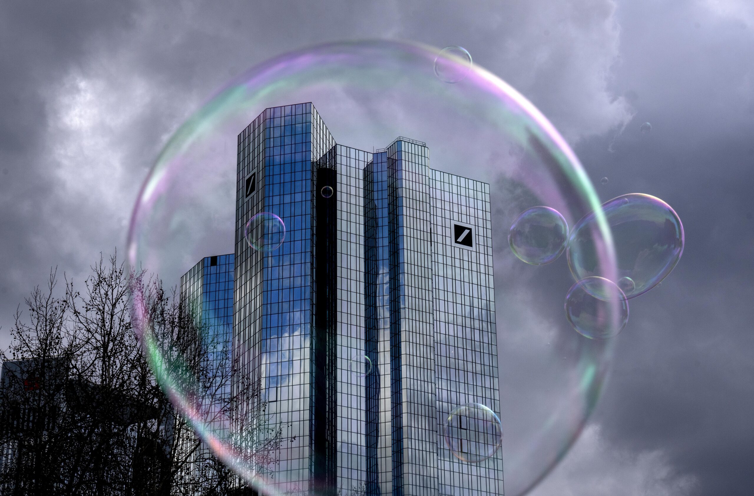 Η τραπεζική αναταραχή επηρεάζει τις προοπτικές για επιτόκια και ανάπτυξη στην Ευρωζώνη