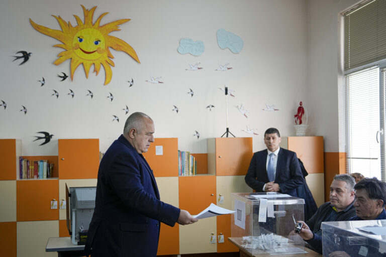 Βουλγαρία: Χωρίς ξεκάθαρο νικητή οι βουλευτικές εκλογές – Κουρασμένοι οι πολίτες από την αδυναμία σχηματισμού κυβέρνησης