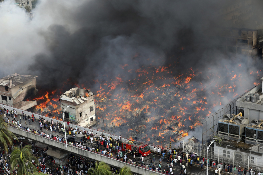 Μπαγκλαντές: Κόλαση φωτιάς σε αγορά στην Ντάκα