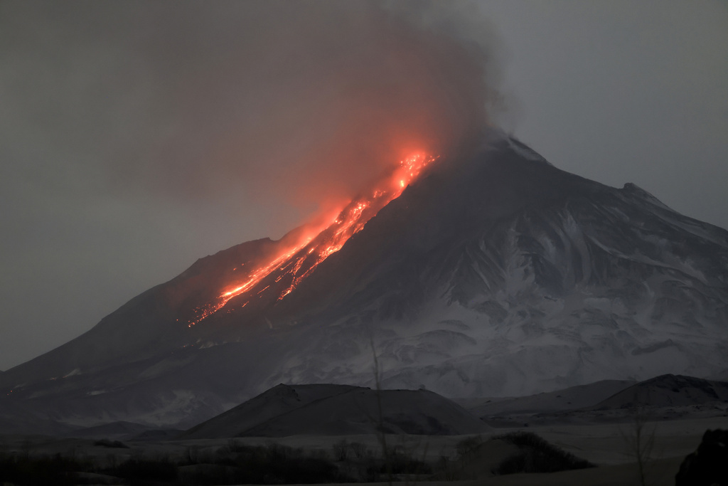 Ρωσία: Εξερράγη το ηφαίστειο Σίβελουτς – “Κόκκινος” συναγερμός στις αερομεταφορές