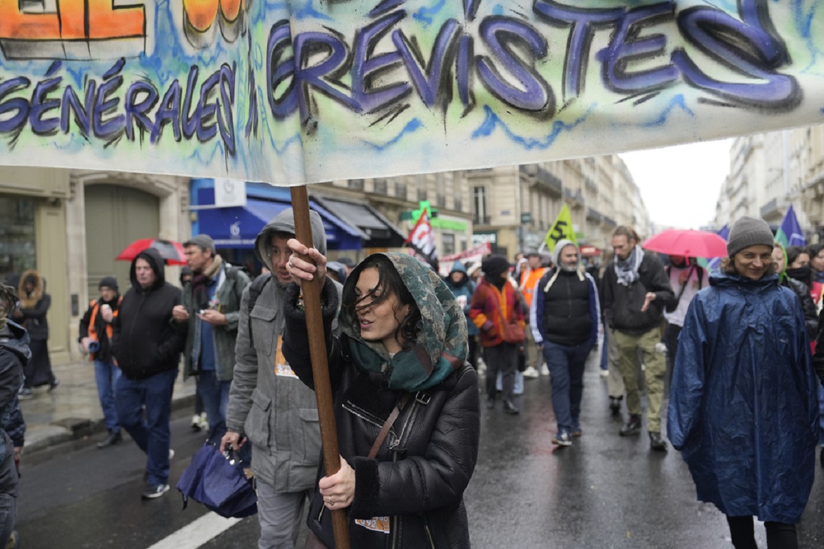 Γαλλία – Συνταξιοδοτικό: Ο Μακρόν κλείνει ραντεβού με τα συνδικάτα «ανεξάρτητα» από την ετυμηγορία του Συνταγματικού Συμβουλίου