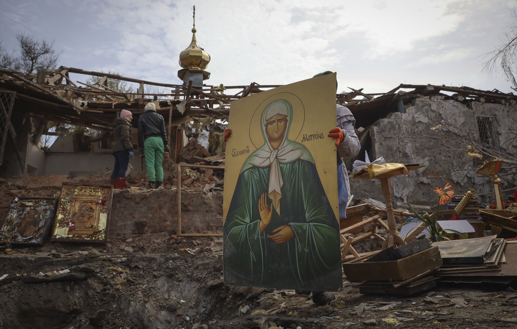 Από τα ερείπια εκκλησίας στην Ουκρανία ως την Αυστραλία οι Ορθόδοξοι έψαλαν το «Χριστός Ανέστη»