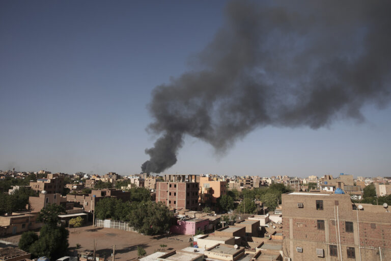 «Εύθραυστη» κατάπαυση του πυρός στο Σουδάν – Συνεχίζονται οι συγκρούσεις