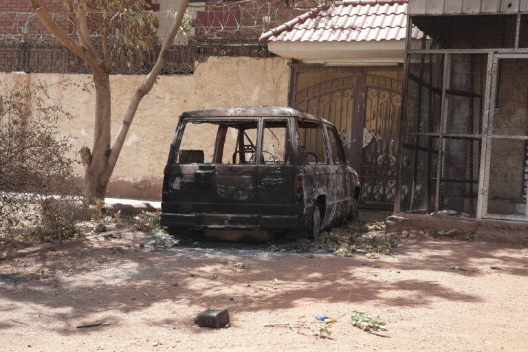 Ο αμερικανικός στρατός εκκένωσε την πρεσβεία των ΗΠΑ στο Σουδάν μεταδίδει το Reuters