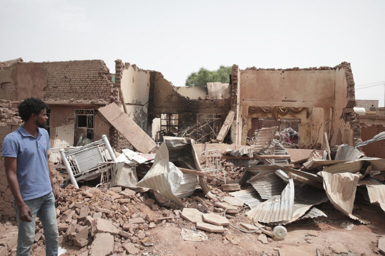 Μητροπολίτης Νουβίας για το Σουδάν: Μόνο στρατός, σφαίρες και βόμβες στους δρόμους – Φυγαδευθήκαμε με τη βοήθεια μουσουλμάνου κληρικού
