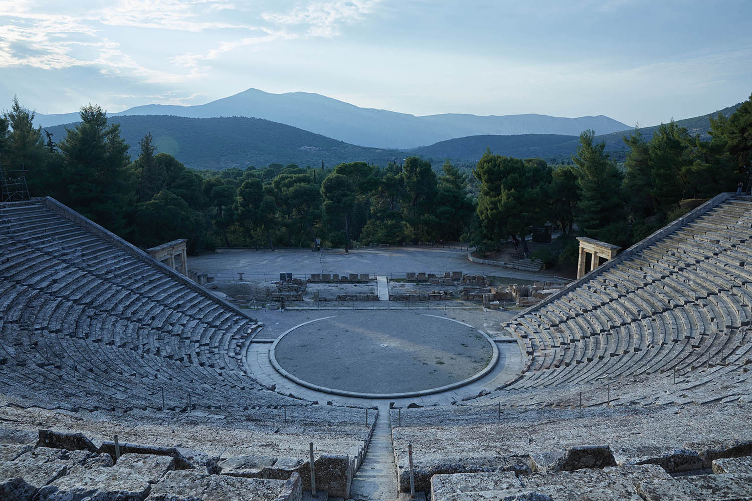 Φεστιβάλ Αθηνών – Επιδαύρου: 76 παραγωγές με 14 ελληνικά έργα θεάτρου στις φετινές εκδηλώσεις – Το πρόγραμμα αναλυτικά