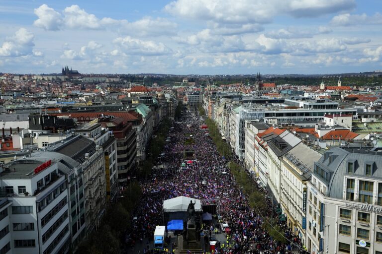 Τσεχία: Χιλιάδες διαδηλωτές για τον πληθωρισμό  ζήτησαν την παραίτηση της κυβέρνησης 