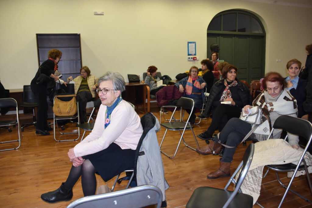  « Πρόκειται για συναντήσεις με ουσία και η δια ζώσης επαφή είναι  πάντα καλύτερη. Το βιβλίο σώζει στην εποχή μας και το συνιστώ ανεπιφύλακτα» σημειώνει.