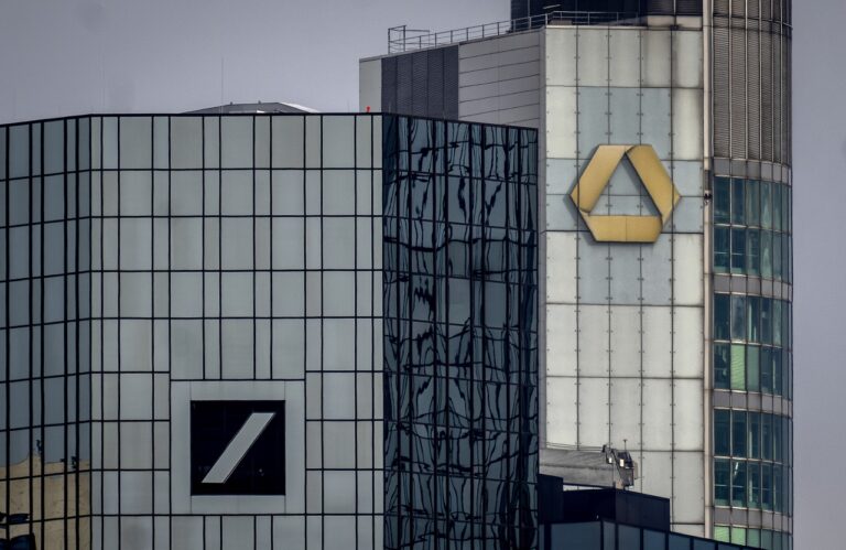 Deutsche Bank: Eτοιμάζεται να κλείσει τεχνολογικά κέντρα στη Ρωσία 