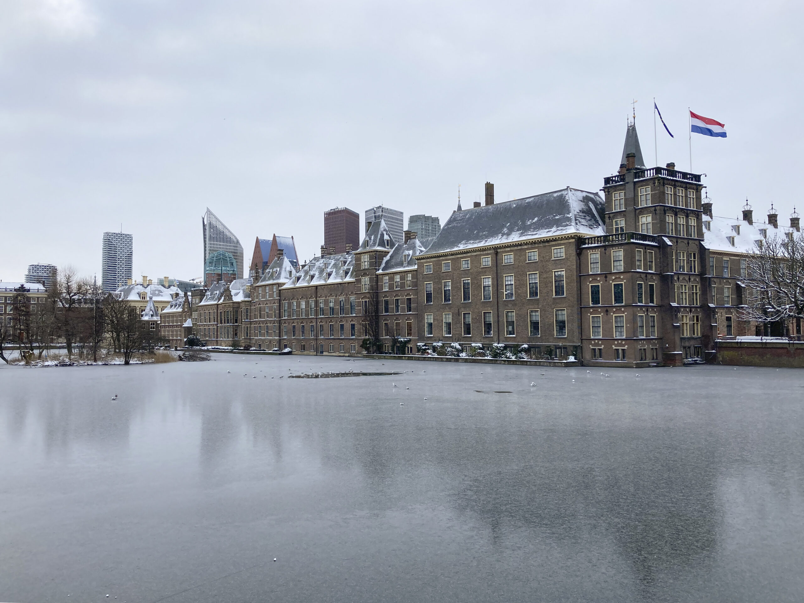 Χάγη: Εκκενώθηκε το κτίριο του κοινοβουλίου – Ο Βίλντερς ανακοίνωσε ότι παρέλαβε ψεύτικη βόμβα