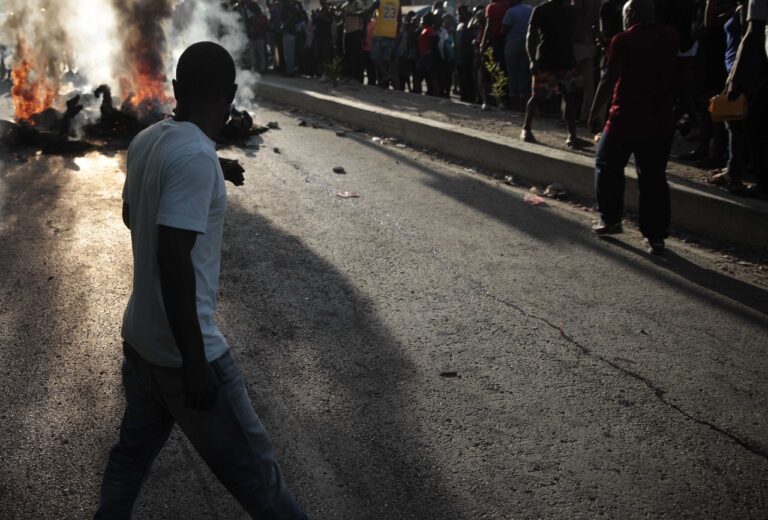 Αϊτή: Λιντσάρισμα με λιθοβολισμούς και δια της πυράς θανάτωση βρήκαν από εξαγριωμένο πλήθος πάνω από 10 φερόμενοι ως κακοποιοί