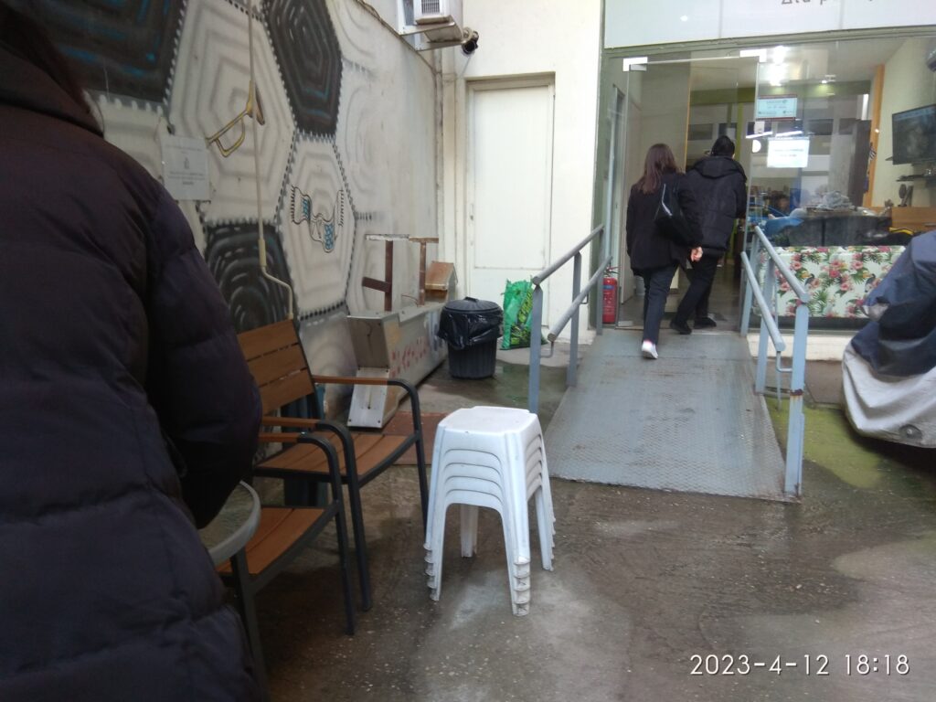 «Κάνουμε τις δικές μας προσπάθειες  για την εύρεση εργασίας» δήλωσαν στην ΕΡΤ Κομοτηνής και στο   www.ertnews.gr και στάθηκαν στους μισθούς που λάμβαναν έως  εργαζόμενες από 550 έως 980 ευρώ.