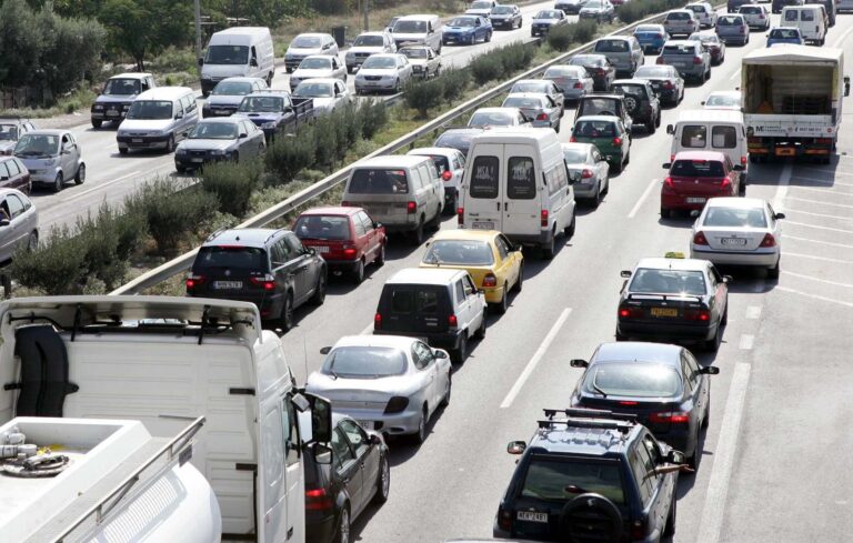Θεσσαλονίκη: Καραμπόλα επτά οχημάτων στην περιφερειακή-Στο «κόκκινο» η κίνηση προς ανατολικά