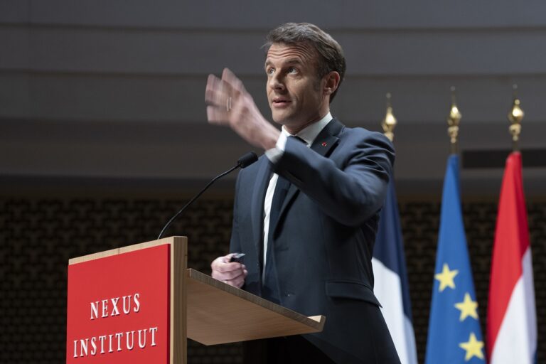 Ολλανδία: Δυσάρεστη έκπληξη για τον Μακρόν η διακοπή ομιλίας του από διαδηλωτές για το συνταξιοδοτικό