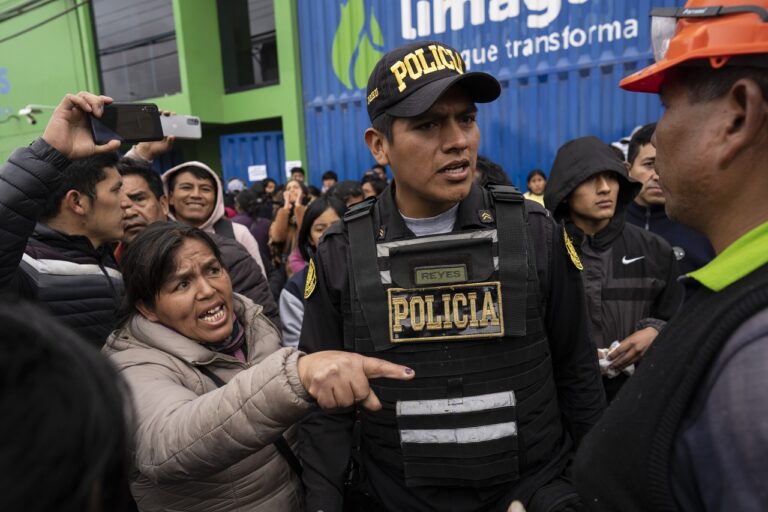 Ε.Ε: Λύπη και ανησυχία για το πολιτικό αδιέξοδο στο Περού εκφράζει ο Ζ. Μπορέλ
