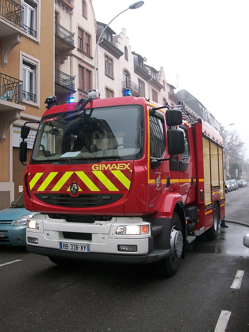 Pompiers_Strasbourg_-_Renault_Midlum-3