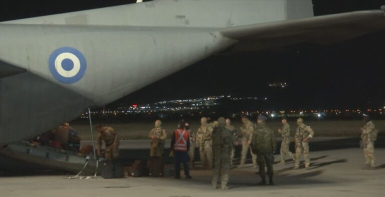 Στην Ελευσίνα το C-130 που μετέφερε 39 άτομα από το Σουδάν – Ο «εφιάλτης» του εμφυλίου συνεχίζεται
