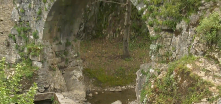 Το αρχαιότερο γεφύρι της Ευρώπης δεσπόζει περήφανο στη Λακωνία