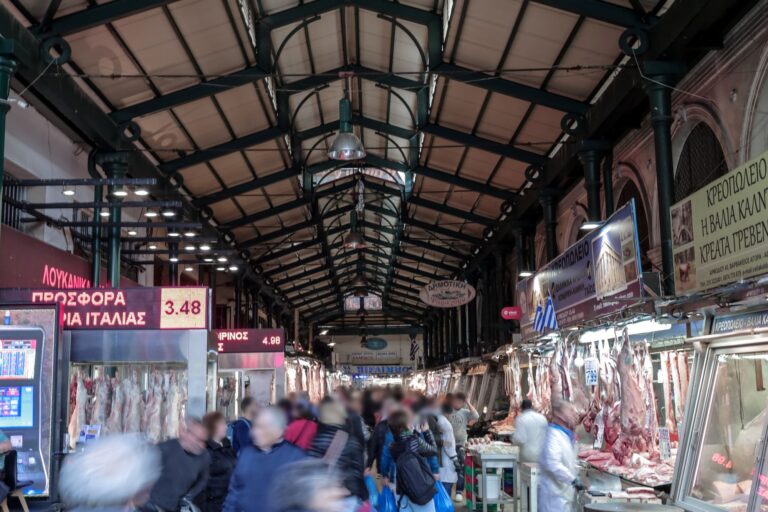 Πάσχα 2023: Αυξημένη κίνηση στην αγορά για τα ψώνια της τελευταίας στιγμής – Ικανοποιημένοι οι έμποροι