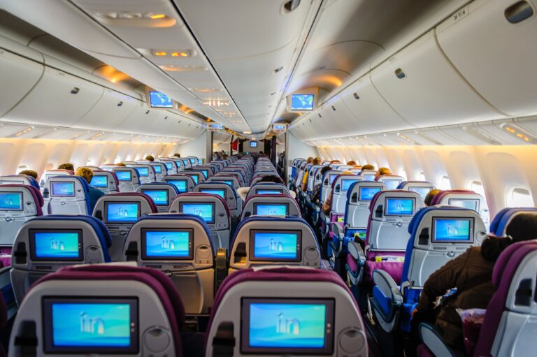 Επιβάτες πτήσης της American Airlines λογομάχησαν και ο ένας ούρησε πάνω στον άλλον