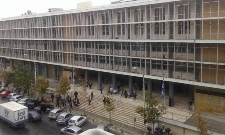 Θεσσαλονίκη: Ελεύθερος με περιοριστικούς όρους ο 21χρονος που κατηγορείται για το βιασμό του τρόφιμου ΑμεΑ