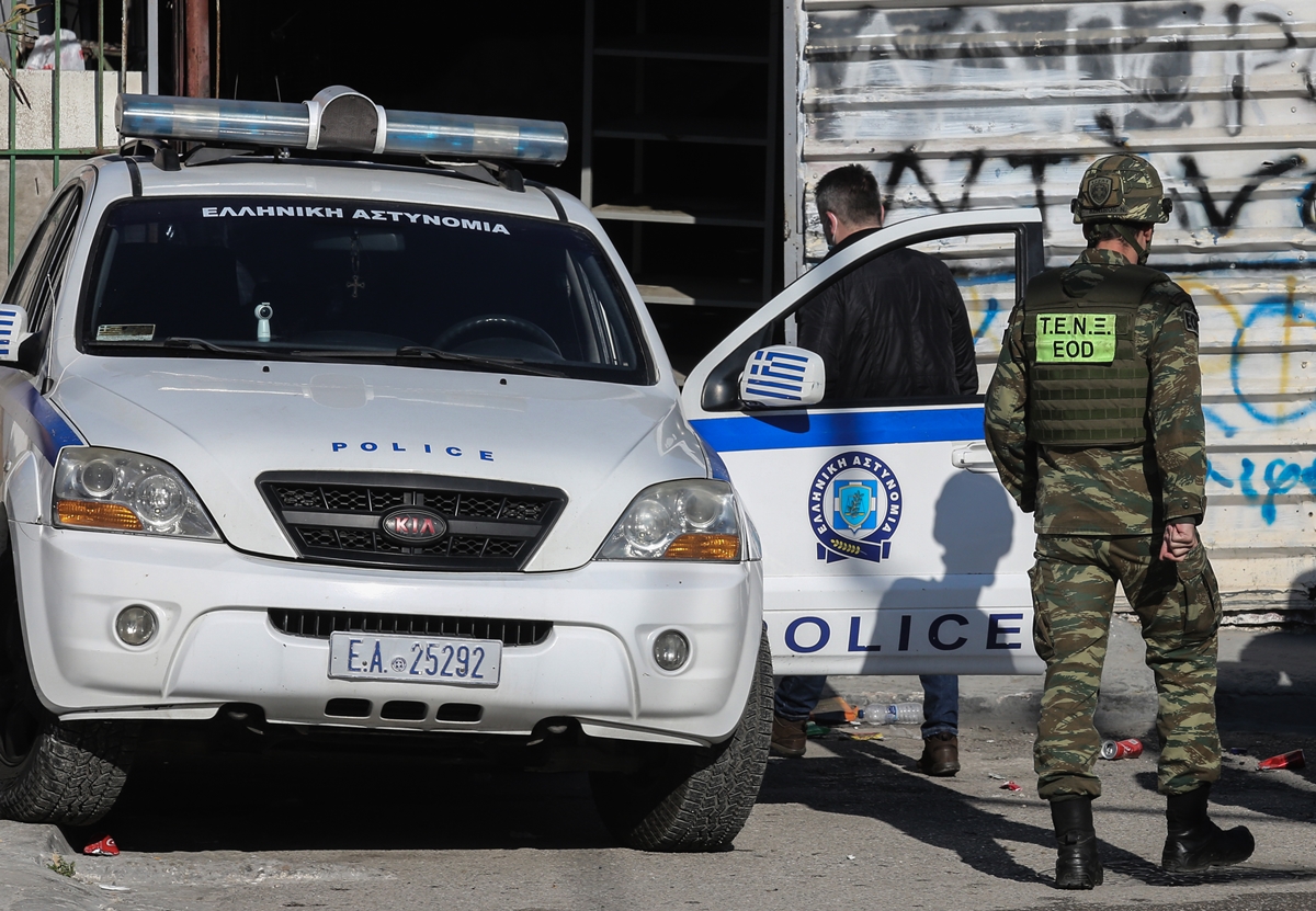 Τέσσερις συλλήψεις για κατοχή και διακίνηση ναρκωτικών σε Γλυφάδα και Ζεφύρι