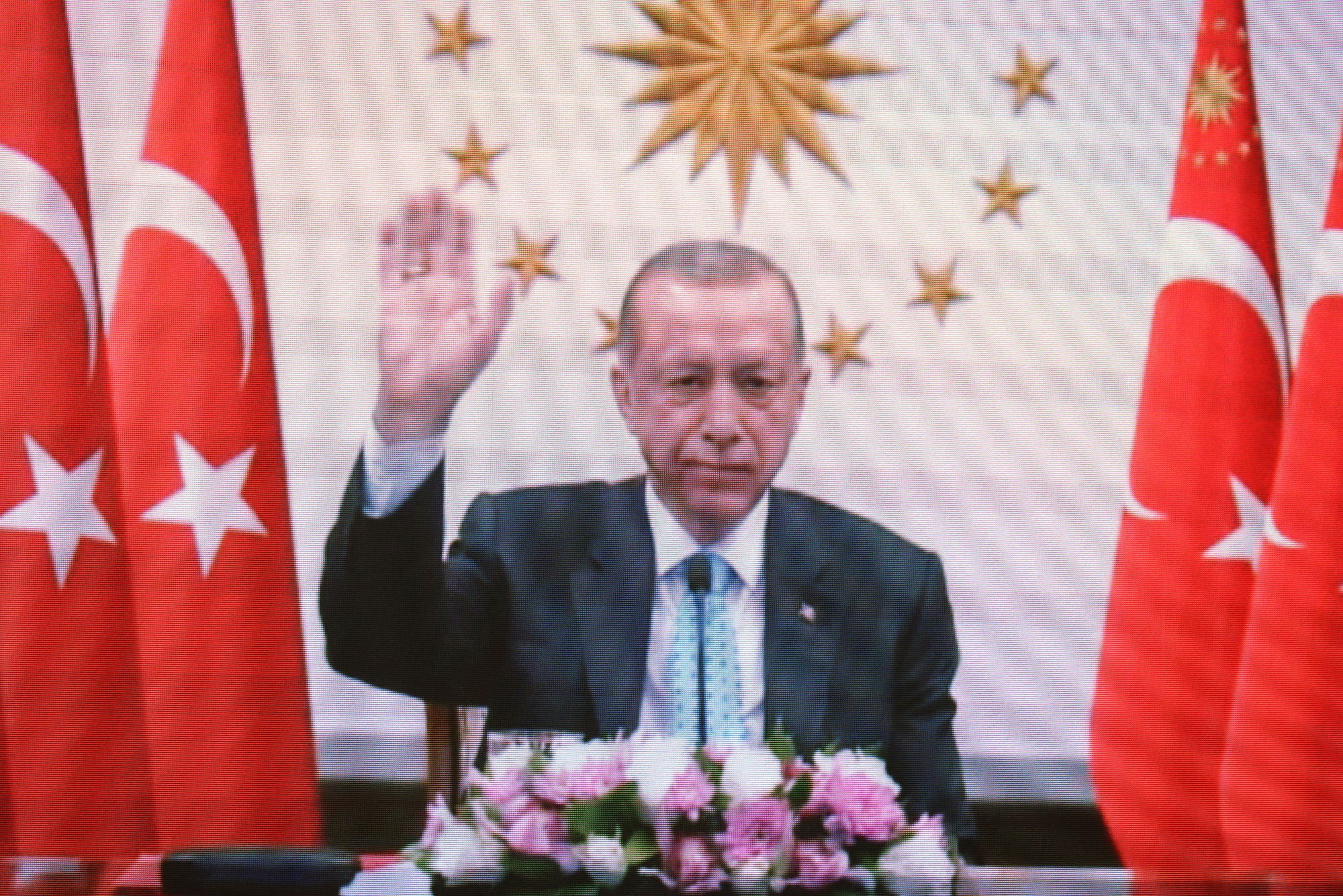 Ερντογάν: Κατέθεσε στεφάνι στον τάφο του πρώην πρωθυπουργού Αντνάν Μεντερές