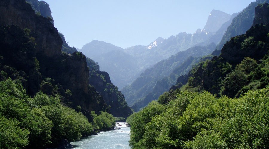 Εντυπωσιακή παρέμβαση της 5ης ΕΜΑΚ για την διάσωση Γερμανών Ορειβατών στο φαράγγι του Αώου (video)