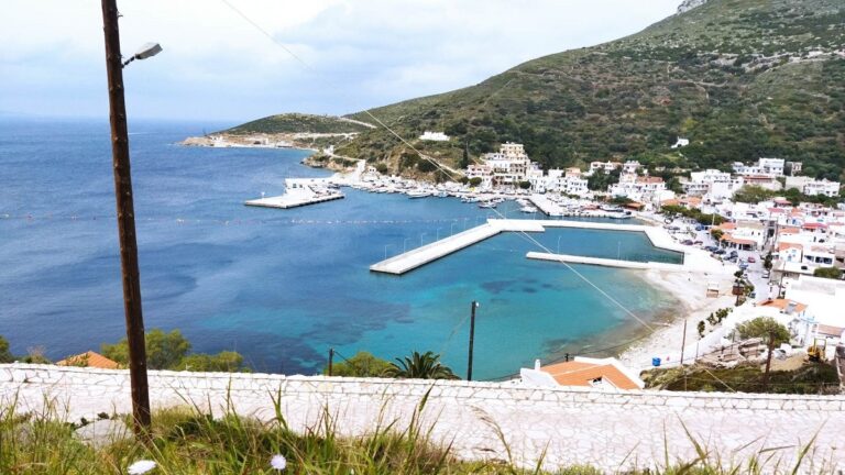 Τα λιμενικά έργα στους Φούρνους άλλαξαν την όψη του νησιού Τα λιμενικά έργα στους Φούρνους άλλαξαν την όψη του νησιού