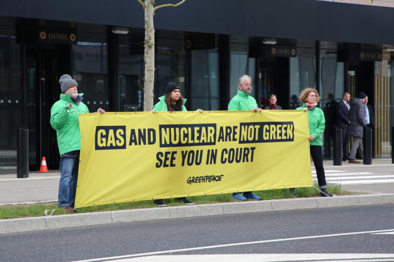 Η Greenpeace μηνύει την Ευρωπαϊκή Επιτροπή για το «πράσινο ξέπλυμα» του αερίου και των πυρηνικών