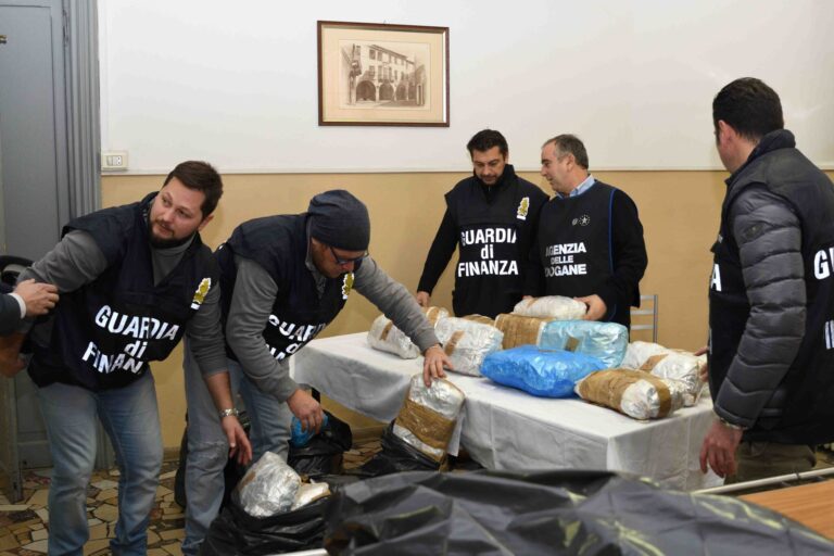 Ιταλία: Κατάσχεση 850 κιλών κοκαΐνης σε φορτηγό πλοίο στα ανοιχτά της Βενετίας