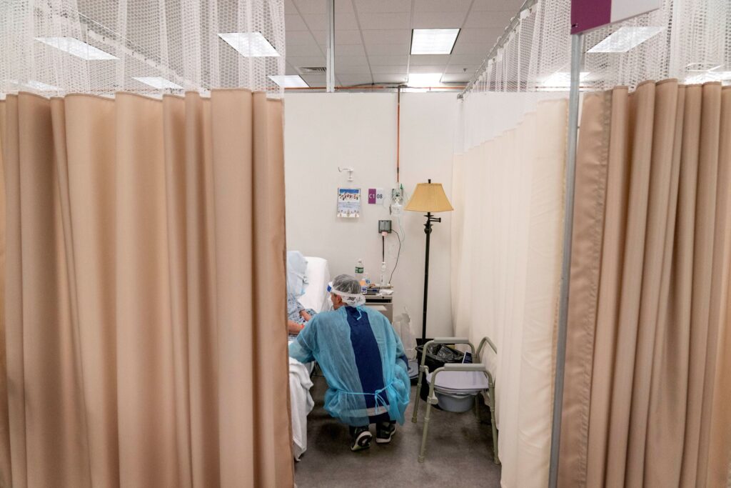 Κορονοϊός: Η Όμικρον πιο θανατηφόρα από την εποχική γρίπη για όσους νοσηλεύονται – Νέα στοιχεία
