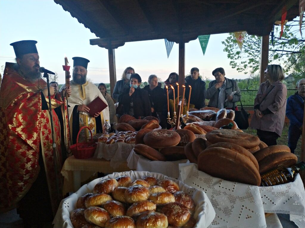 Στον πανηγυρίζοντα Ναό των Αγίων Ραφαήλ, Νικολάου και Ειρήνης, ο Μητροπολίτης Μαρωνείας και Κομοτηνής Παντελεήμων