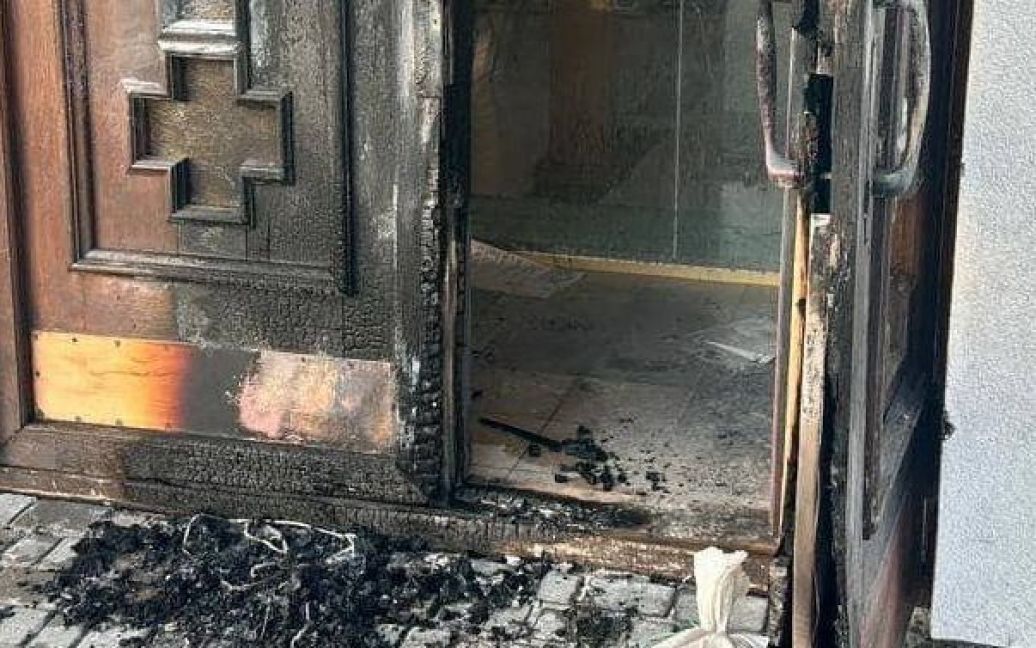 Ουκρανία: Άγνωστοι έβαλαν φωτιά στο ναό της Γεννήσεως της Θεοτόκου στη Λβιβ – Προκλήθηκαν υλικές ζημιές
