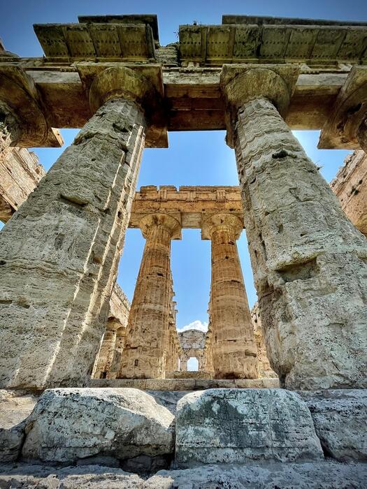 Ιταλία: Ανοιχτό παράθυρο 500 ετών τα νέα αρχαιοελληνικά ευρήματα της Ποσειδωνίας (Paestum)