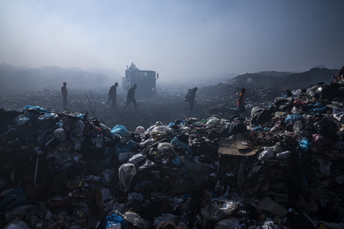 Palestinians Landfill Fire