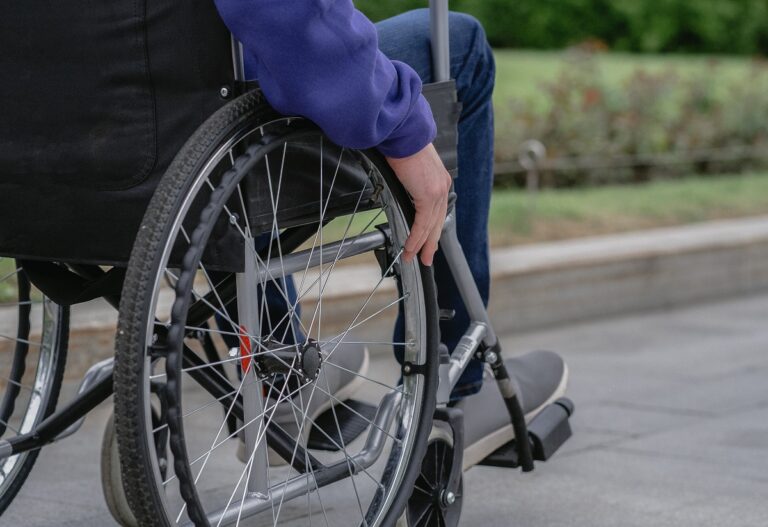 Αναπηρικά επιδόματα: Φοροτεχνικός εξηγεί αναλυτικά ποια αυξάνονται κατά 8% από την 1η Μαΐου