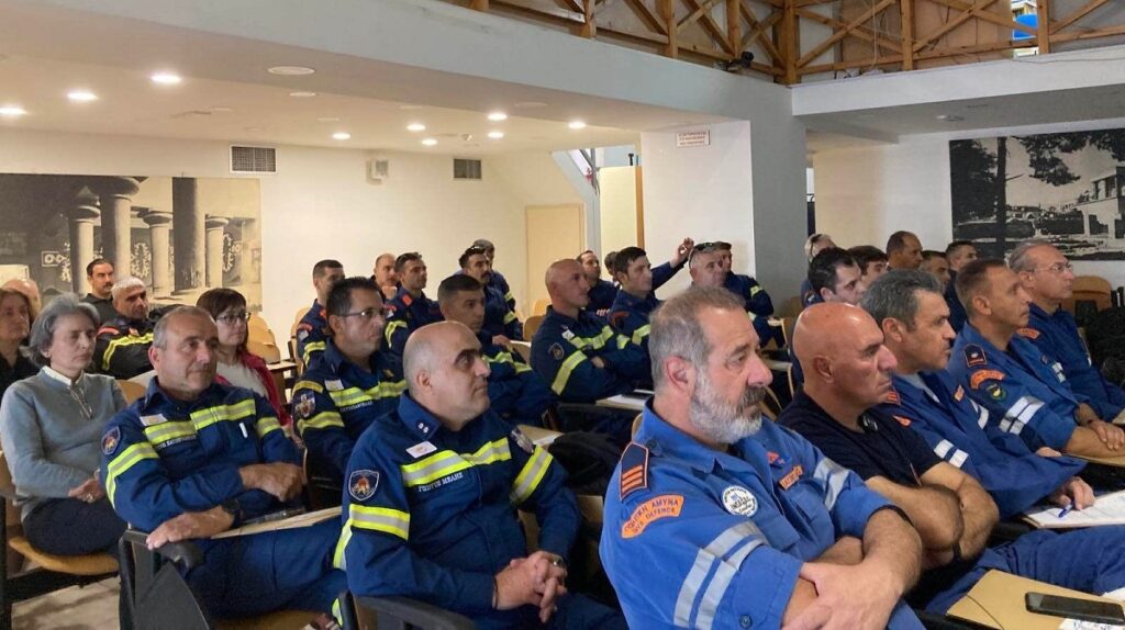 Ηράκλειο: Η “ΠΛΗΜΜΥΡΙΣ” εκπαιδεύει τους πυροσβέστες της Κρήτης