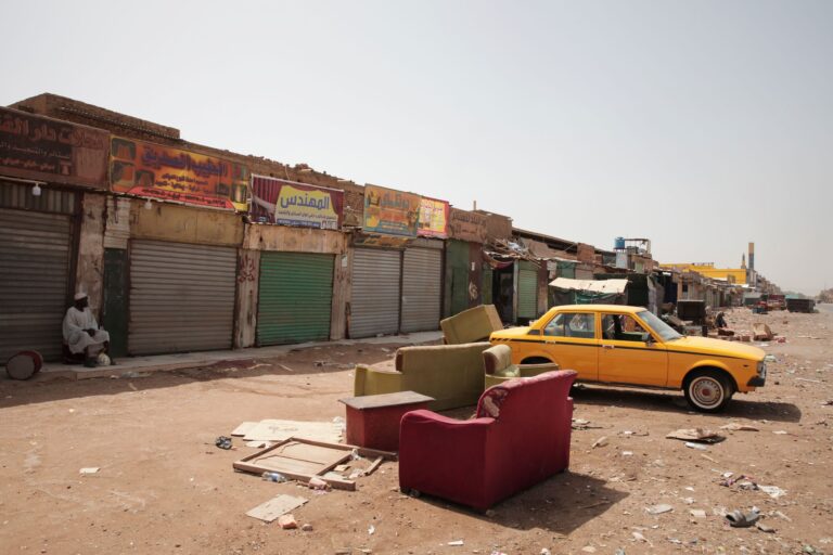Σουδάν: Πρώην αξιωματούχος του καθεστώτος του Όμαρ ελ Μπασίρ ανακοίνωσε πως βγήκε μαζί με άλλους από τη φυλακή όπου κρατείτο