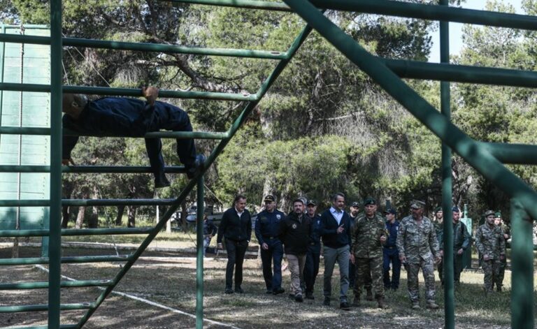 Στη διοίκηση υποβρυχίων καταστροφών ο πρωθυπουργός – Τι είπε στα στελέχη των Ενόπλων Δυνάμεων
